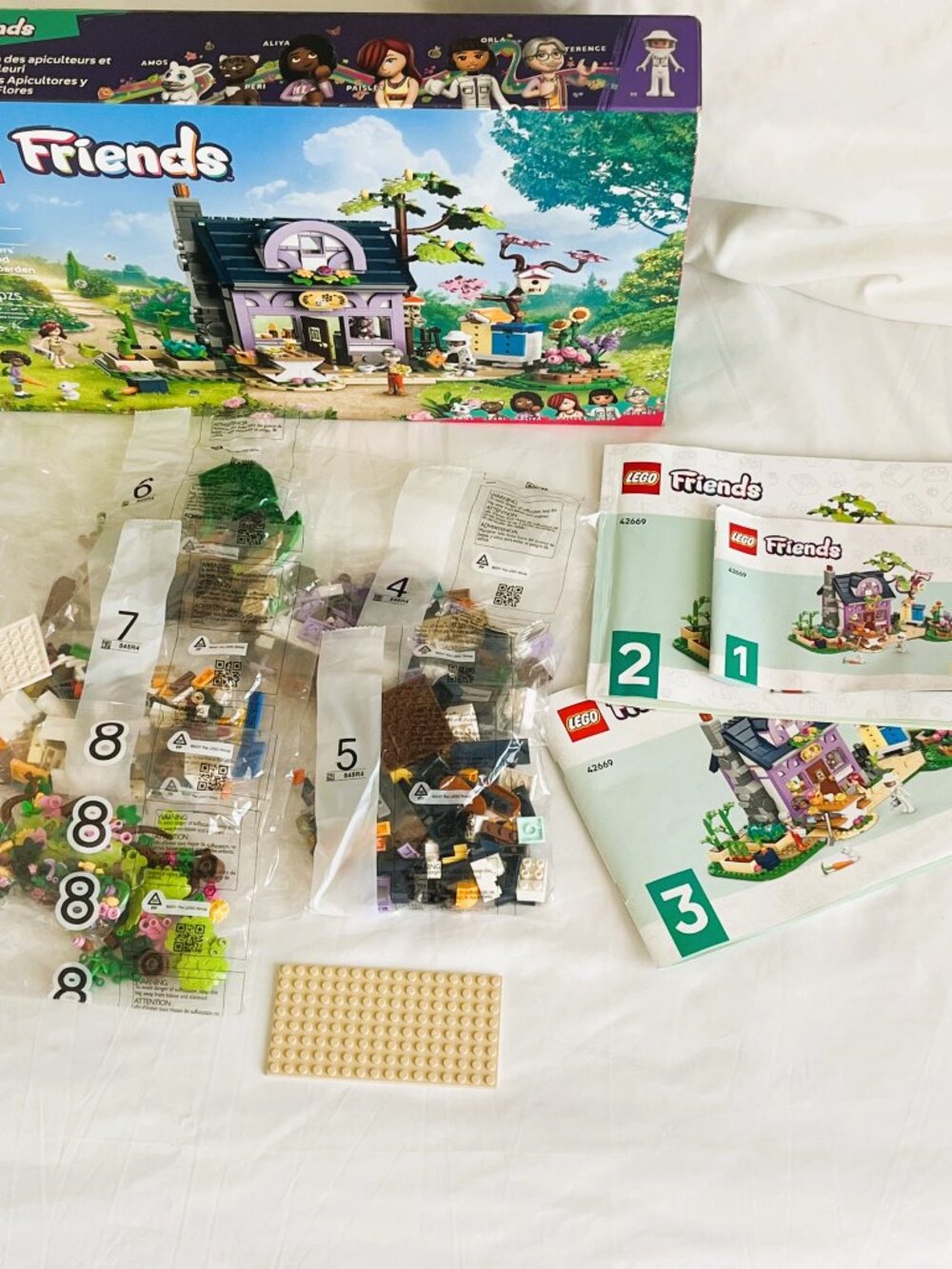 LEGO Friends 42669 - Beekeepers' House and Flower Garden (INCOMPLETE/FOR PARTS)